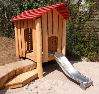 Spielhaus mit Minirutsche Kindergarten